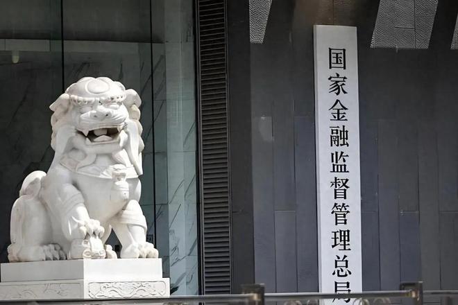 2025年前十个月保险行业全景透视：增长8%背后的结构性变化