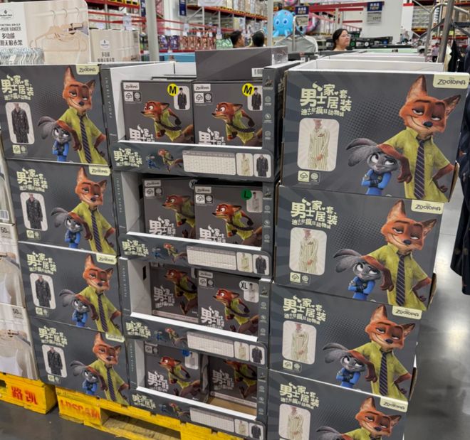 _超市能过冬拿捏产羽绒服吗_超市羽绒服陈列图片