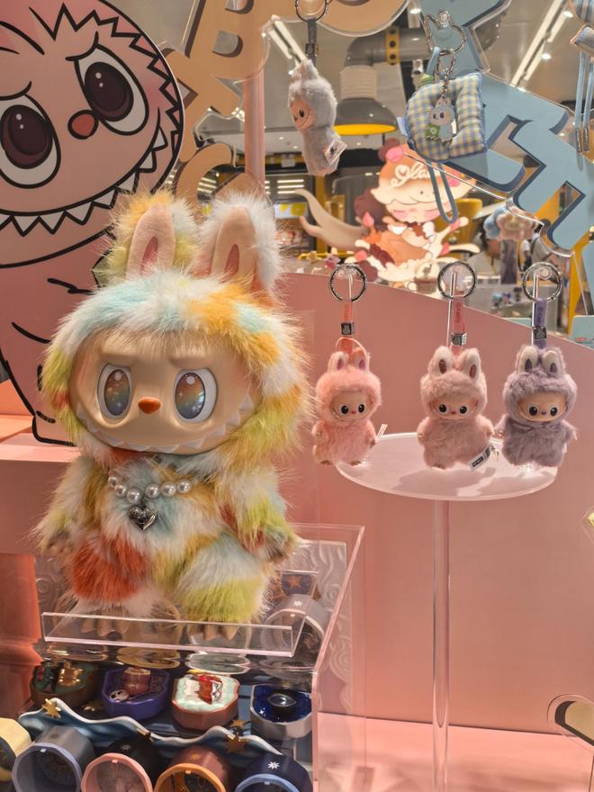 迷你LABUBU二级市场大降温！都怪泡泡玛特生产太多？__迷你LABUBU二级市场大降温！都怪泡泡玛特生产太多？