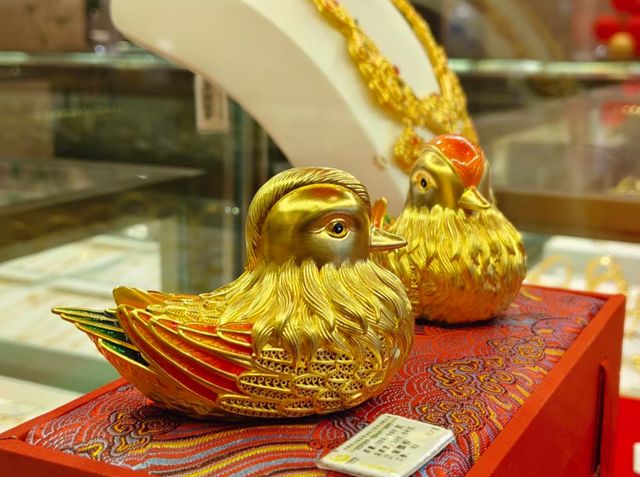 _黄金越贵，生意越难？周大生9个月净减380家加盟店！_黄金越贵，生意越难？周大生9个月净减380家加盟店！