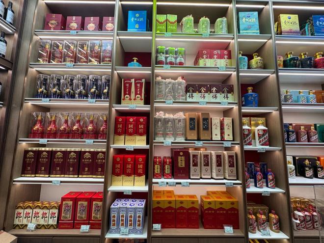 第八代五粮液开票价降至900元/瓶 经销商：真金白银补贴