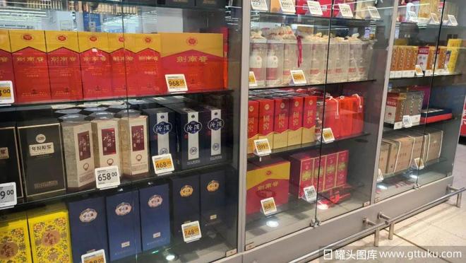 迎驾贡酒开始面临头部酒企增长带来的压力；__迎驾贡酒开始面临头部酒企增长带来的压力；
