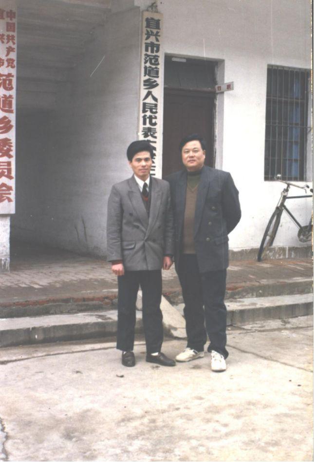 _江福生修钟表服务地址_中国辍学