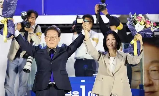 从钢琴教师到第一夫人：金惠景的青瓦台之路_从钢琴教师到第一夫人：金惠景的青瓦台之路_
