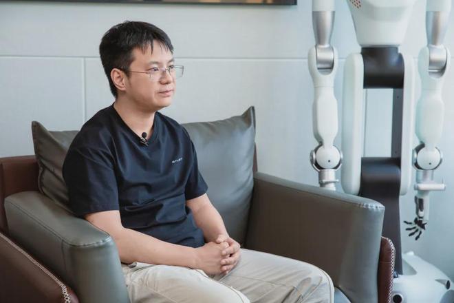 90后北大教授，创业2年，吸金24亿，美团、“宁王”押注