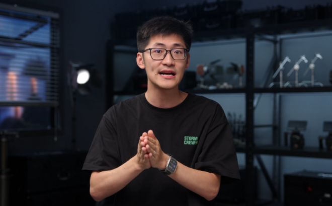 见面送罗永浩一部iPhone17顶配，影视飓风Tim靠什么赚钱？_见面送罗永浩一部iPhone17顶配，影视飓风Tim靠什么赚钱？_