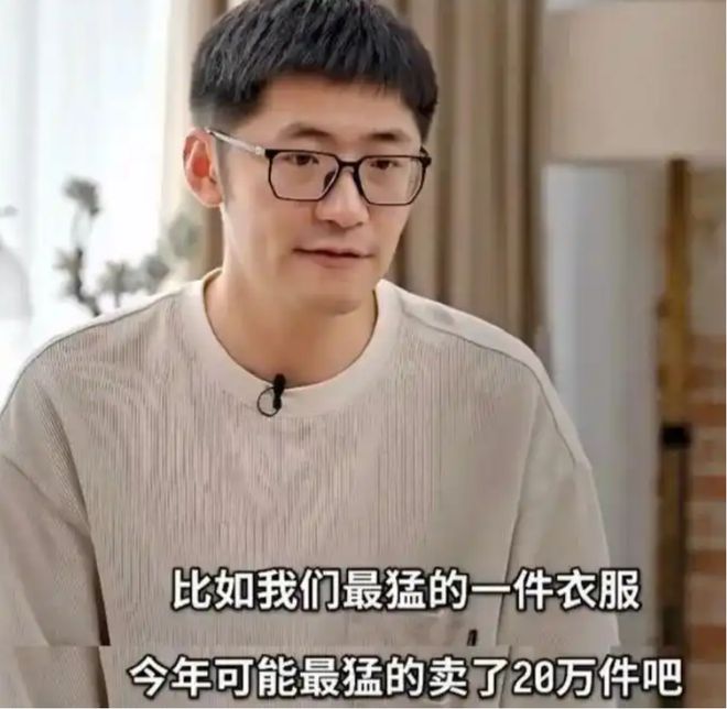 _见面送罗永浩一部iPhone17顶配，影视飓风Tim靠什么赚钱？_见面送罗永浩一部iPhone17顶配，影视飓风Tim靠什么赚钱？