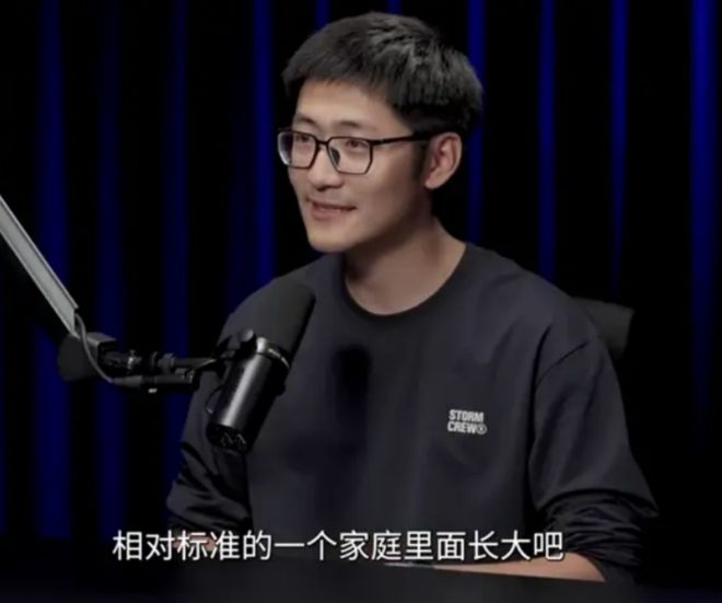 见面送罗永浩一部iPhone17顶配，影视飓风Tim靠什么赚钱？__见面送罗永浩一部iPhone17顶配，影视飓风Tim靠什么赚钱？