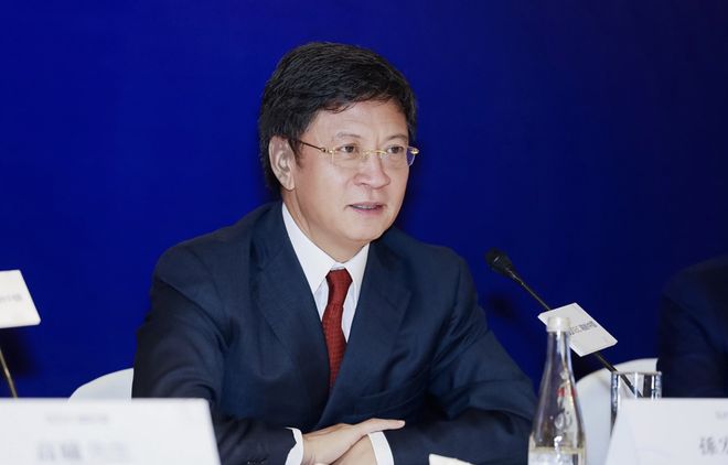 融创孙宏斌演讲视频__融创老总孙宏斌年会唱站台