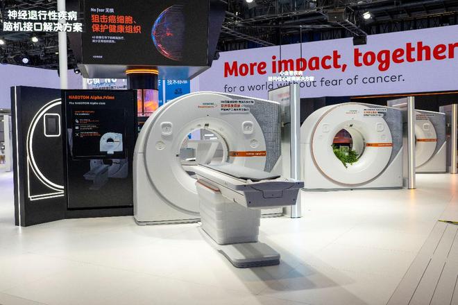 大江东｜进博观察⑥:"黑"与"白"间看创新__大江东｜进博观察⑥:"黑"与"白"间看创新