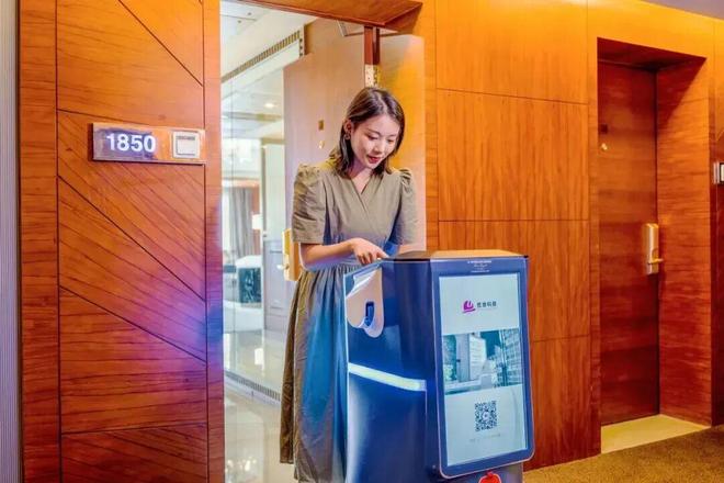 “兄妹”狂融近20亿，在KTV上班，每天服务25万人次