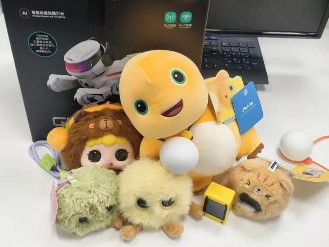 _花399买华为AI玩具们陪聊结果比养娃还累,被华强北吐槽“太Low”但专供小红书女孩?_花399买华为AI玩具们陪聊结果比养娃还累,被华强北吐槽“太Low”但专供小红书女孩?