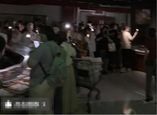 被气哭的于东来反击了：牵手京东，走向全国？__被气哭的于东来反击了：牵手京东，走向全国？