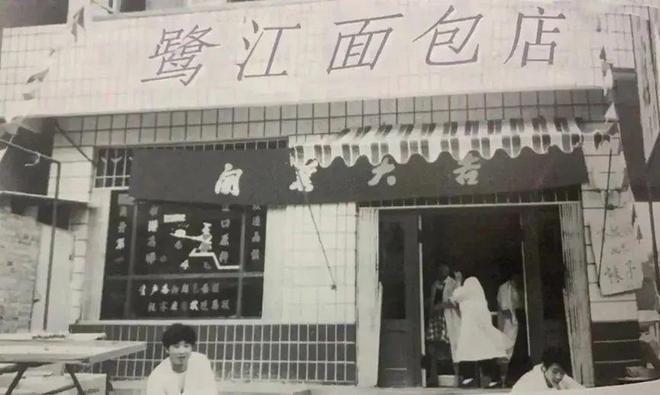 _半壁江同半壁红的含义_爬虫人统治中国