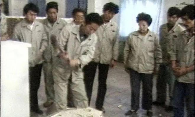 海尔砸冰箱视频__海尔砸冰箱才几个钱网易