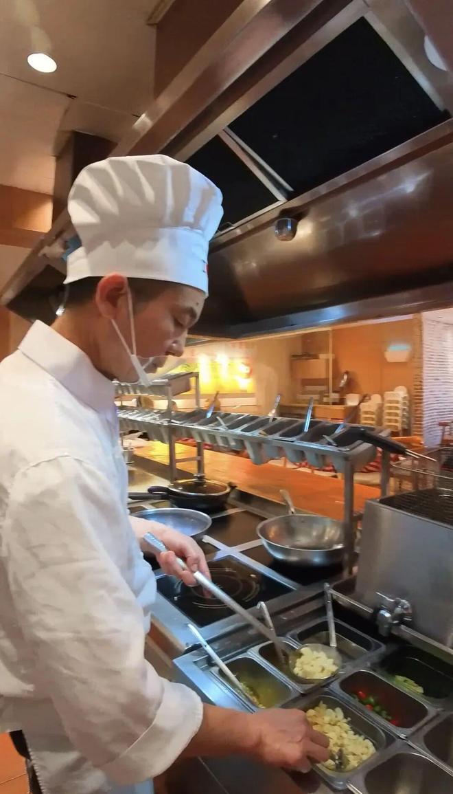 被罗永浩喊话的西贝开放后厨参观，记者实探西贝“预制菜”真相