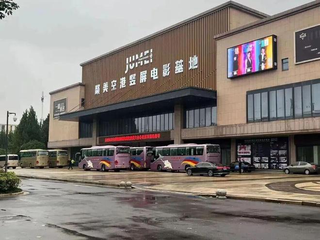 郑州，竖起来了！