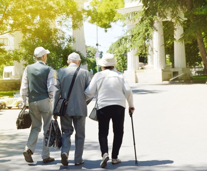 小学六年级了英语怎么快速补__被误读的消费主导经济