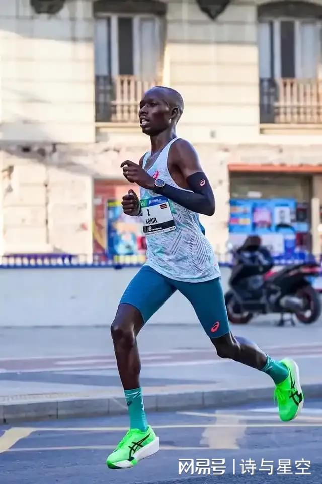 马拉松破世界纪录鞋子_马拉松破纪录的鞋_
