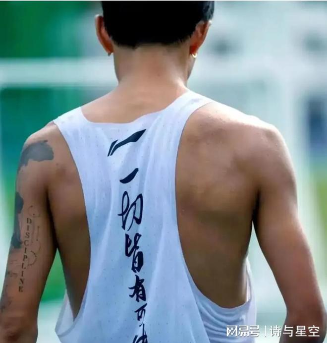 马拉松破世界纪录鞋子_马拉松破纪录的鞋_