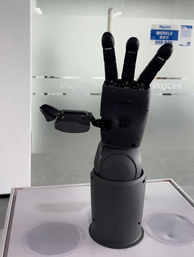 人型机器__人形机器人结构图