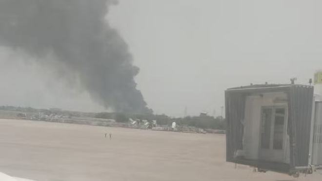 印度客机坠毁致百人死亡：波音787-8首起空难，印度航空为波音最大买家之一