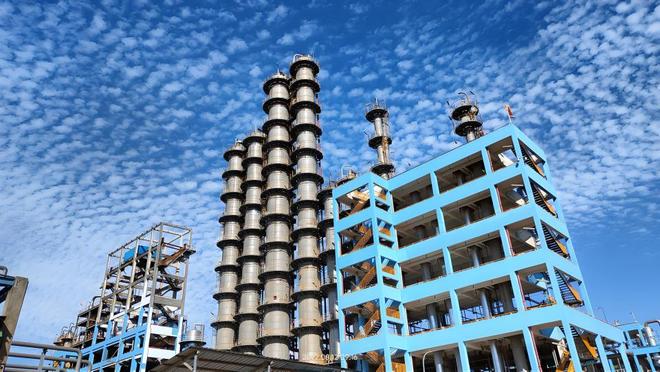 合盛硅业股价创年内新高，实控人好友要清仓，业绩要四年连降？