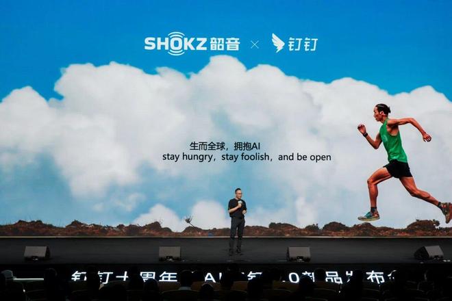 老外追小说的疯狂_老外耳机流泪表情包_