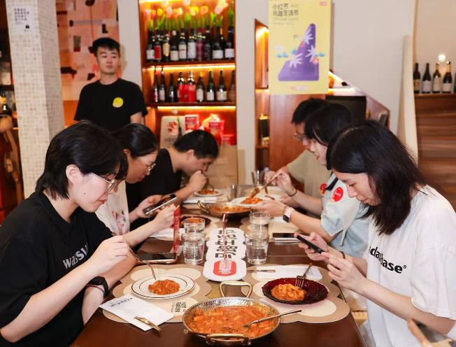 小红书又跳入万亿“大坑”__小红书又跳入万亿“大坑”