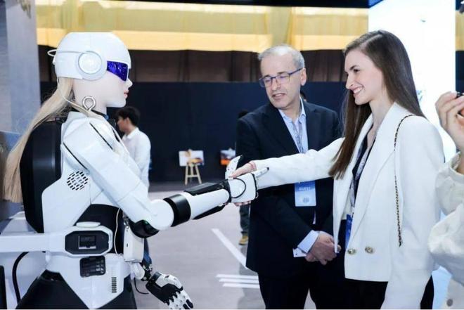 车企“卷科技”,豪赌下一个十年?__车企“卷科技”,豪赌下一个十年?