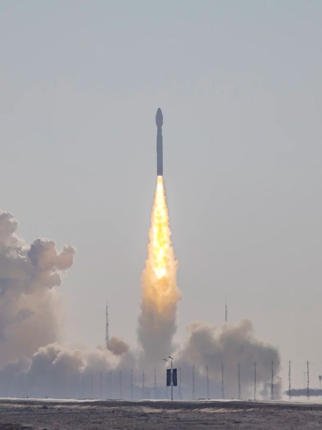 中大几个学生，放了颗卫星，火箭也是广州的