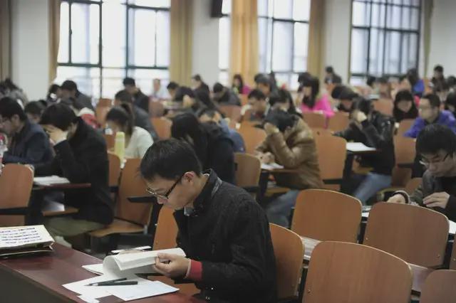 研究生考乡镇公务员好考吗__研究生考乡镇公务员算什么级别