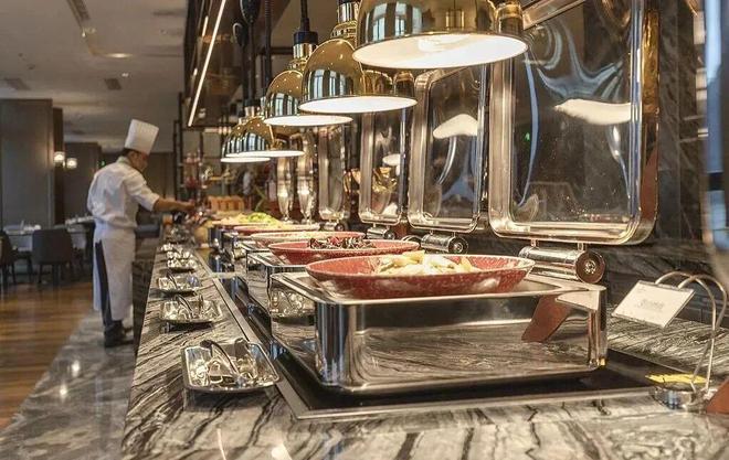 从中产抢着打卡,到集体甩卖倒闭:疯狂扩张的五星级酒店,为何突然崩了?_从中产抢着打卡,到集体甩卖倒闭:疯狂扩张的五星级酒店,为何突然崩了?_