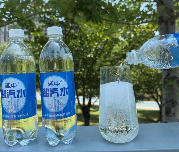 从劳保饮料到国民饮品，时隔70年，它又翻红了？_从劳保饮料到国民饮品，时隔70年，它又翻红了？_