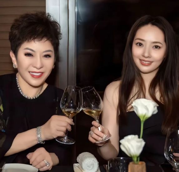 _向家钱“只给看不给花”，老公“强捧不红”，她嫁豪门赌输了？_向家钱“只给看不给花”，老公“强捧不红”，她嫁豪门赌输了？