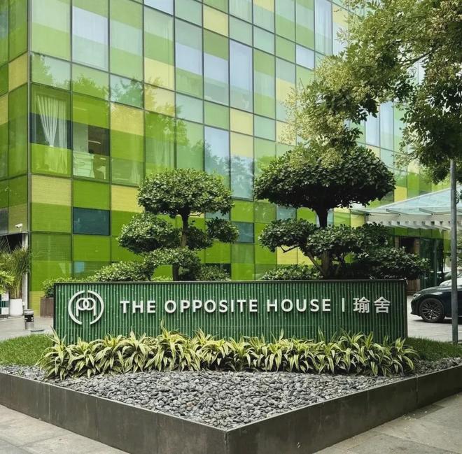 摆地摊、卖剩菜盲盒，“跌下神坛”的五星酒店集体自救__摆地摊、卖剩菜盲盒，“跌下神坛”的五星酒店集体自救