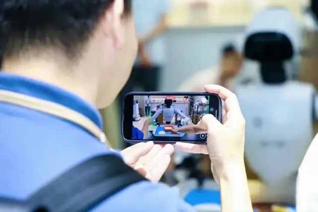 _AI中场战事，从新流量到新商业_AI中场战事，从新流量到新商业
