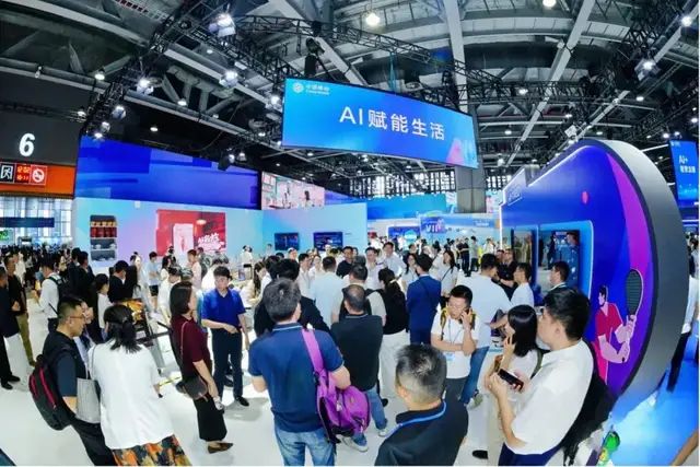 AI中场战事，从新流量到新商业__AI中场战事，从新流量到新商业