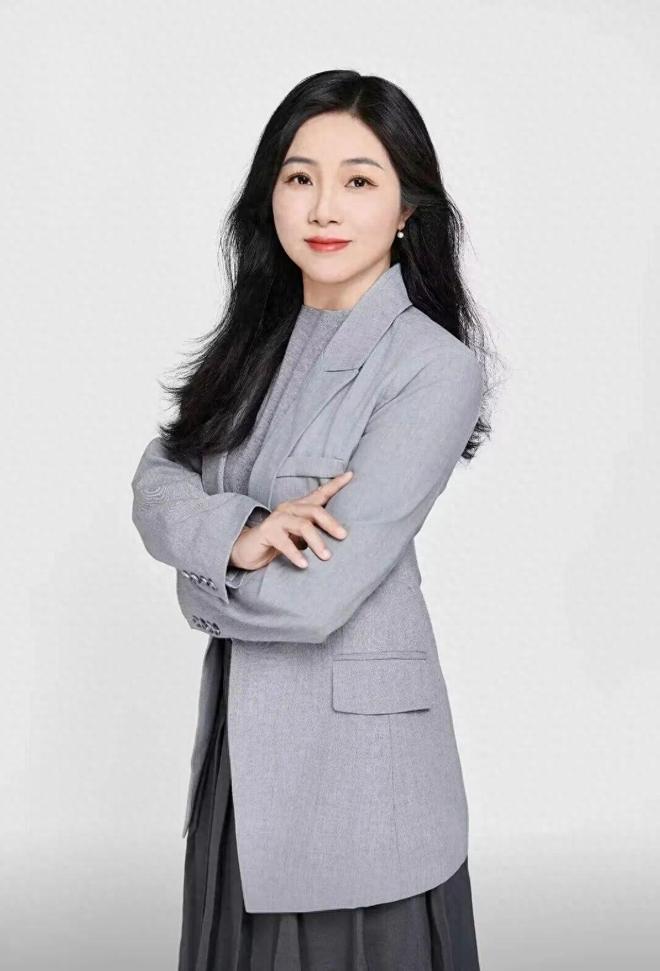 平安84钻榜样故事胡利娟：19年保险答卷——“钻石”是勋章，“家人”是答案