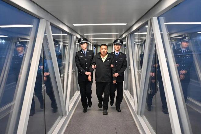 董事长挪用公司财产算犯罪吗__董事挪用公司资金违法吗