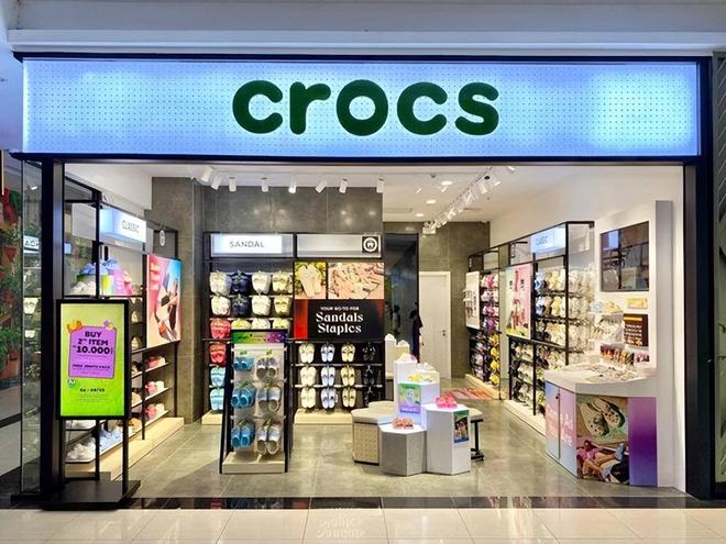 _Crocs股价暴跌30%：“丑鞋之王”为何失宠？_Crocs股价暴跌30%：“丑鞋之王”为何失宠？