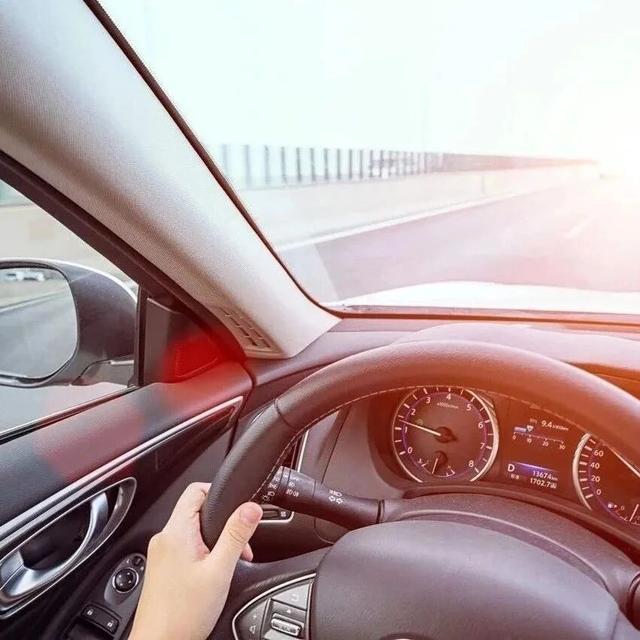 年轻人为何抛弃4S店？