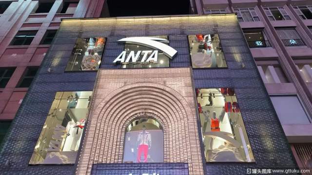 2000亿安踏按下“闪购”键，但收购帝国正面临反噬危机？__2000亿安踏按下“闪购”键，但收购帝国正面临反噬危机？