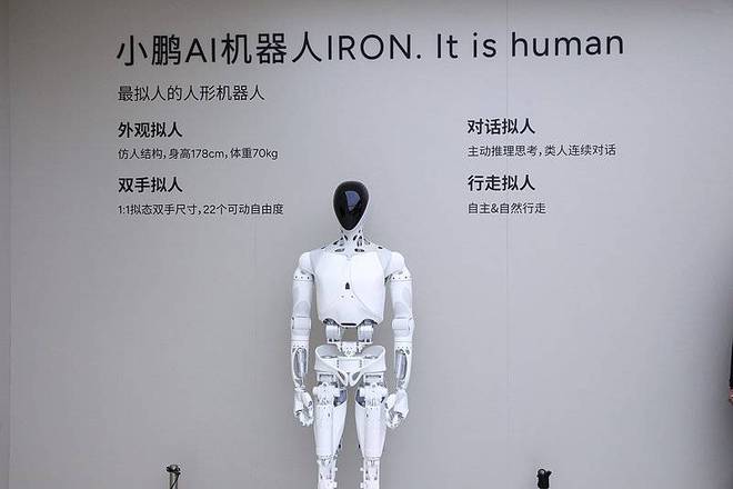 50万一台的人形机器人进厂，搬运效率连工人一半都不到