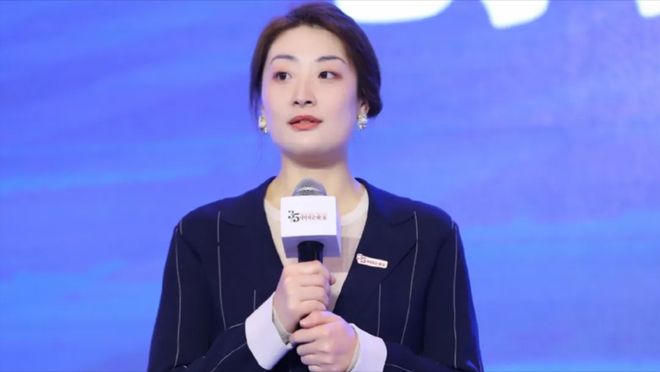 宗馥莉为何要对“小妈”杜建英虎视眈眈？