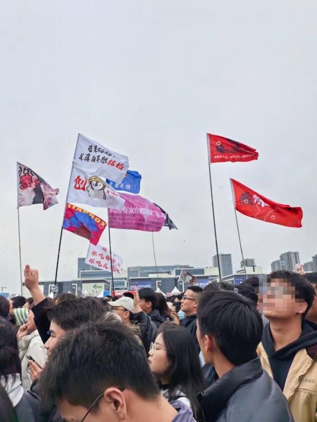 跟团游“失宠”？年轻人偏爱个性自由行与拼假，文旅圈产品忙着“变花样”_跟团游“失宠”？年轻人偏爱个性自由行与拼假，文旅圈产品忙着“变花样”_