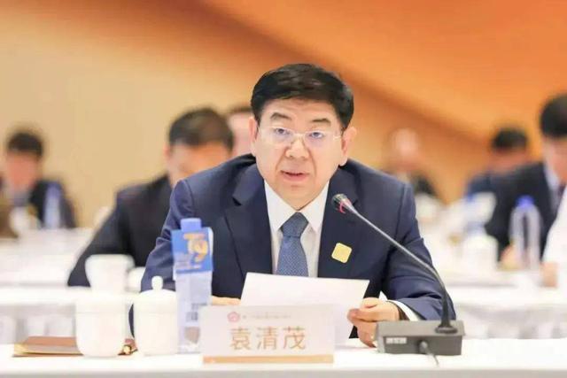 2400亿山西市值一哥换届，总经理继续空缺，去年人均薪酬28万_2400亿山西市值一哥换届，总经理继续空缺，去年人均薪酬28万_