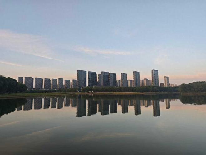 “接盘侠”难寻，银行狂甩数万套断供房，楼市何去何从？