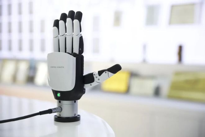 _黄奕额头的伤口假造是贝果头_要割腕要跳楼让家人急白了头