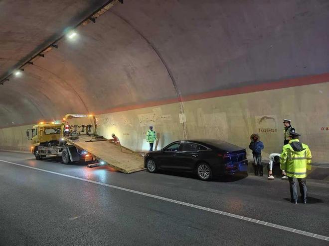 _极品飞车无限狂飙机翻_车辆过减速带有异响